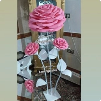 گل فومی پایه دار غول پیکر بزرگ سه شاخه غنچه دار؛ گل فومی و پایه‌دار